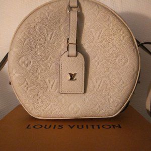 Louis Vuitton Boite Chapeau Souple Handbag